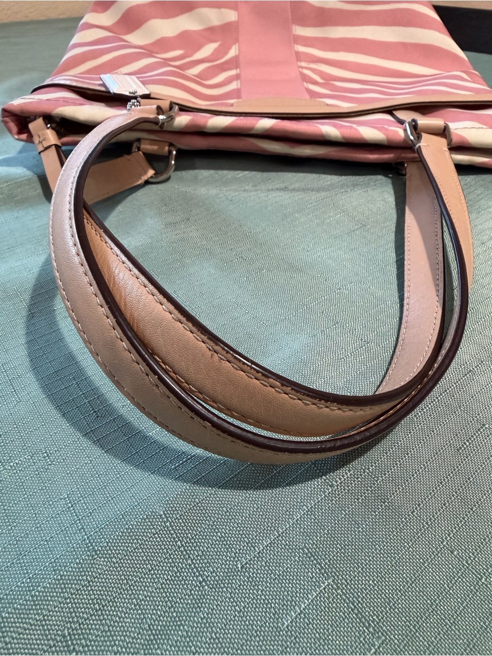 Coach Zebra-Print Tote bag with zipper. - Picture 7 of 10